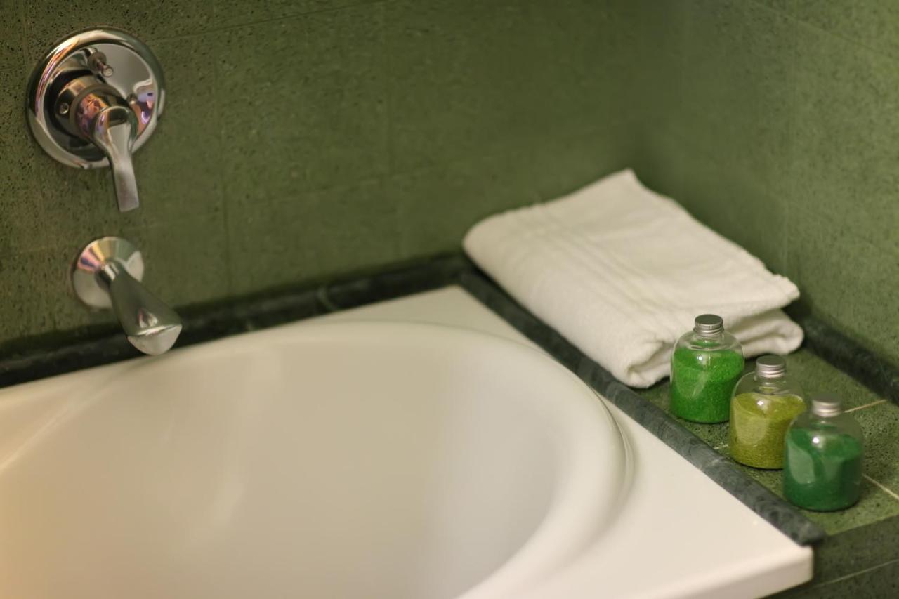Hotel Zeffiro Sabaudia Zimmer foto